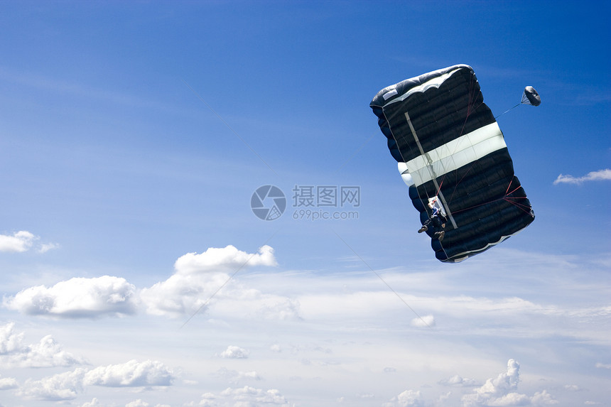 基地跳跃高度降落伞天空建筑危险运动图片