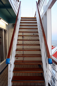 船上的楼梯背景图片