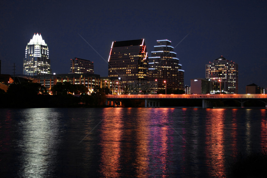 夜间德克萨斯州市下城奥斯汀商业首都技术场景摩天大楼天空城市市中心建筑建筑物图片