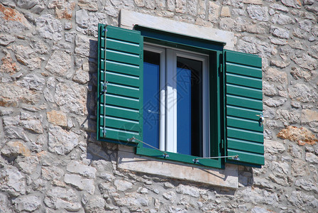 窗户的绿窗子 克罗地亚 伏地安快门百叶窗建筑学木窗绿色背景图片