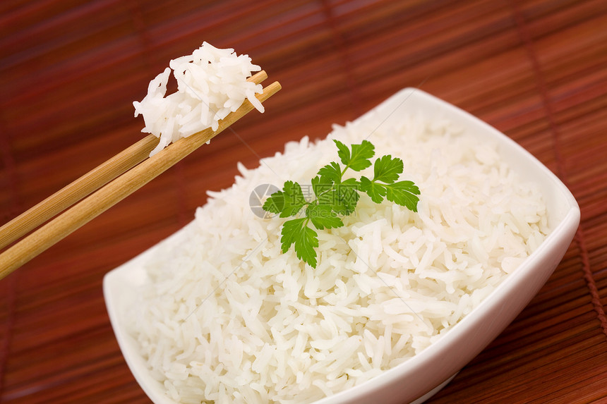 盘子上一碗米饭白色美食餐厅食物木头竹子饮食粮食午餐香米图片