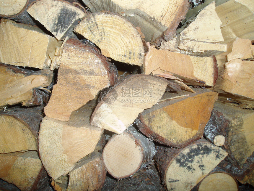 被砍的木柴森林木材贮存木工人农业材料店铺日志图片