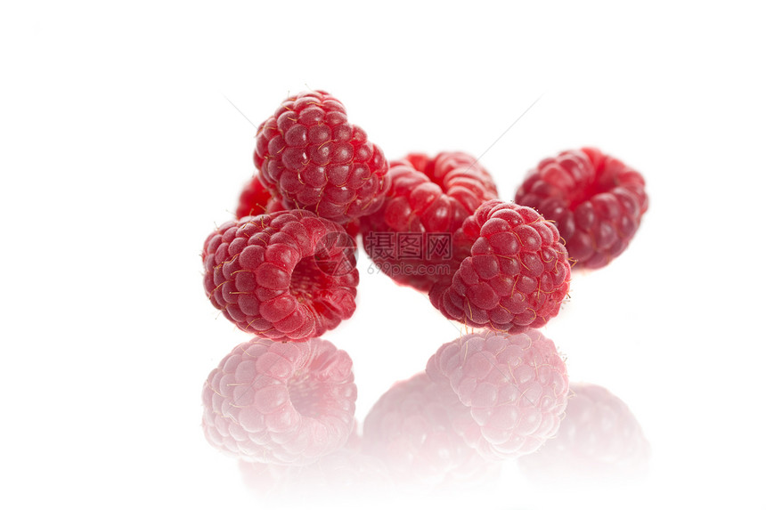 新鲜草莓反射红色水果图片