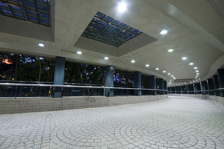 现代飞行途径入口隧道反射晴天建筑大厅人行道太阳公司财产高清图片素材