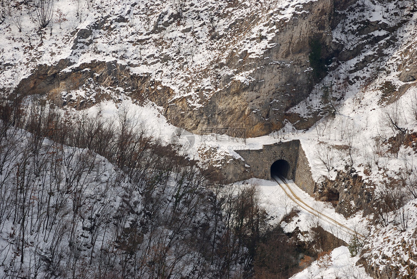 山丘隧道树木岩石爬坡林地分数踪迹红色痕迹环境曲目图片