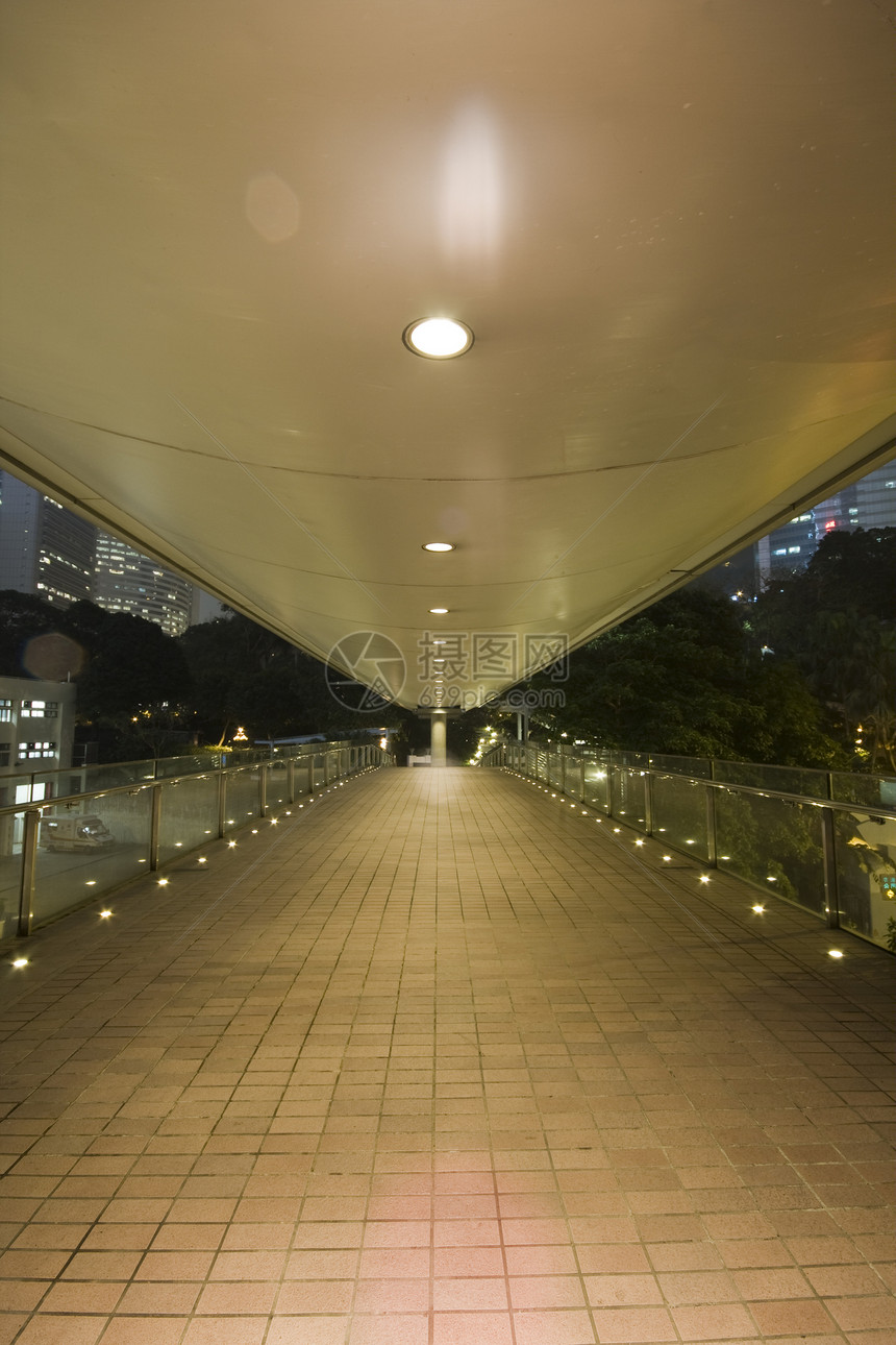 现代飞行立交桥城市建筑车道运输景观旅行街道路面黑暗图片