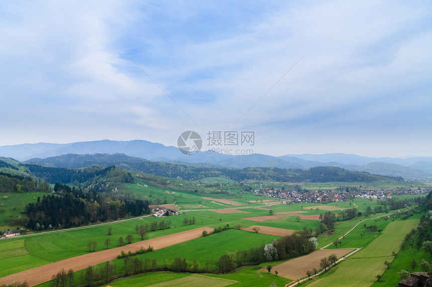 德国的黑人野兽 在佛赖堡附近国家全景假期爬坡天空场地蓝色天气丘陵植物图片