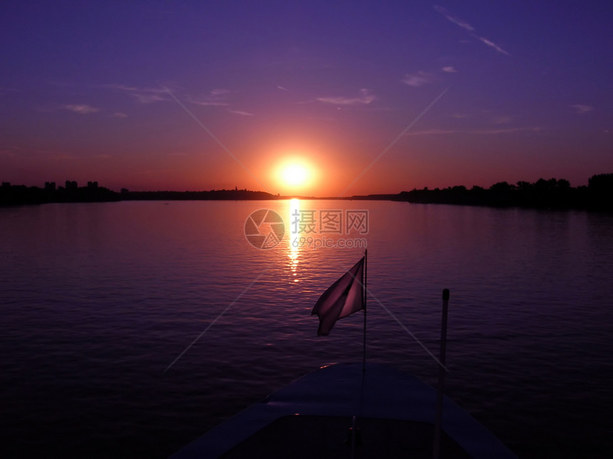 紫色日落天际微光闪电蓝色地平线太阳痕迹航程微风旅行图片