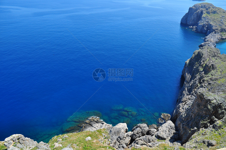 蓝色环礁岩石度假山脉海湾旅游胜地旅行天空海港海岸图片