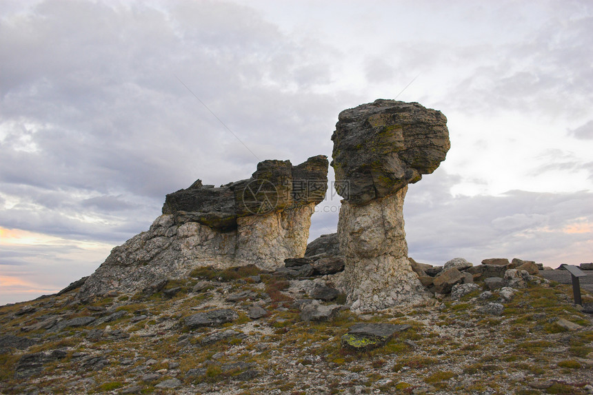地质构造高山石头桌子假期岩石科学小径巨石旅游访问图片