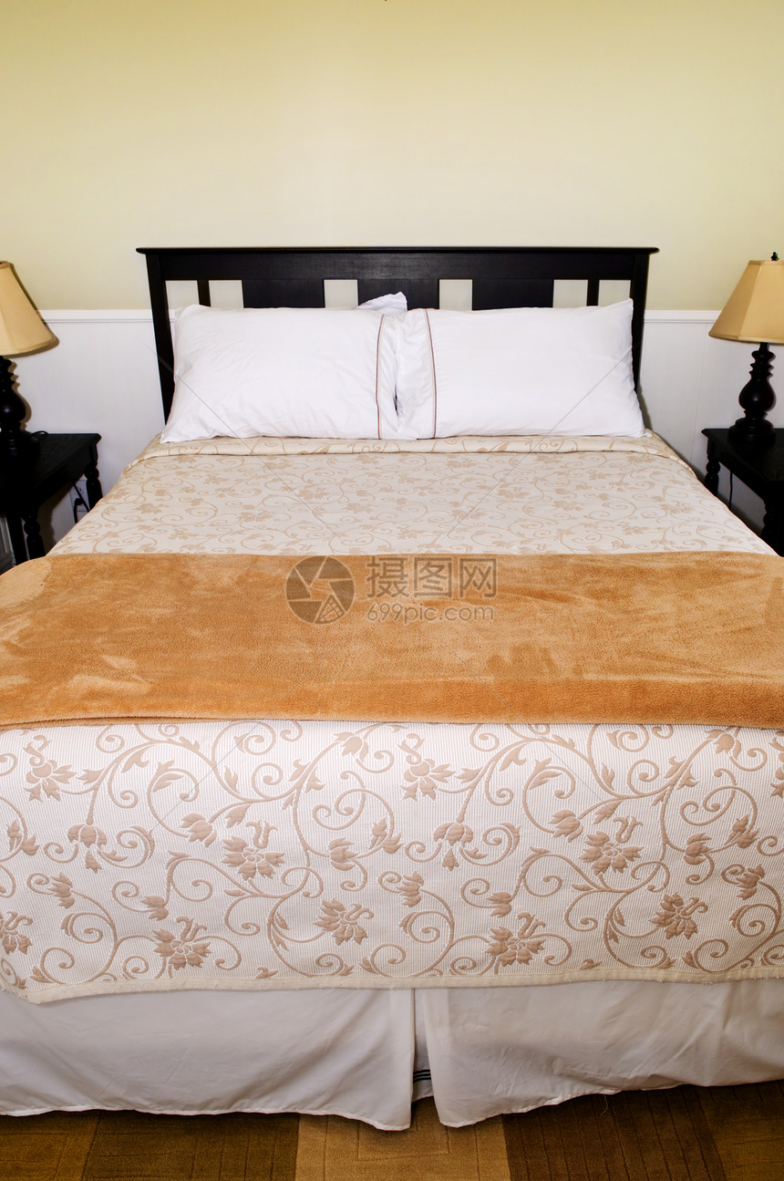 卧室床罩公寓房间护墙板酒店毯子枕头寝具床头板床单图片