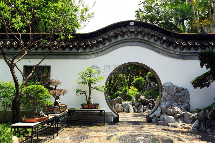 中华传统花园公园天空房子松树竹子环境艺术小路植物文化图片