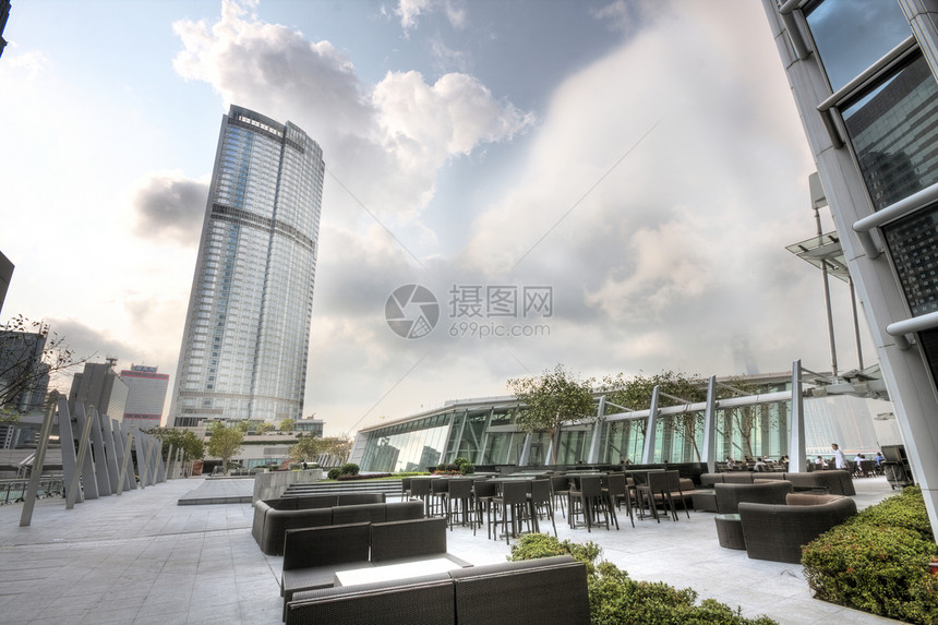 在蓝天背景上建造现代建筑Name办公室市中心城市蓝色玻璃商业公司反射摩天大楼天空图片