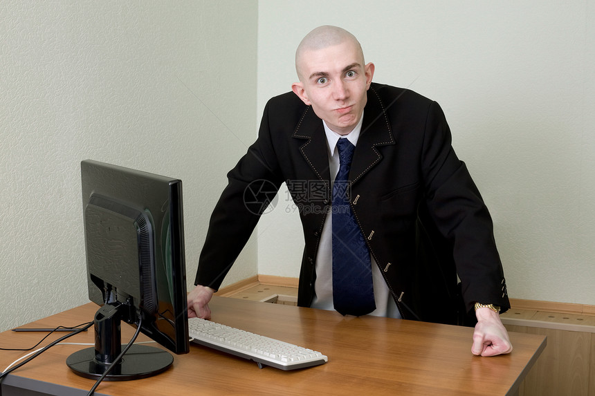 在办公室穿着外套的导演戏服地点文员领带电脑漫画家具老板首席套装图片