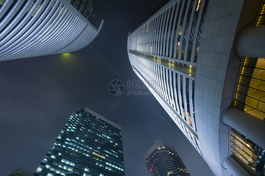 展望新的现代建筑商业中心摩天大楼的建设前景和玻璃反射办公室城市镜子市中心公司蓝色窗户天空图片