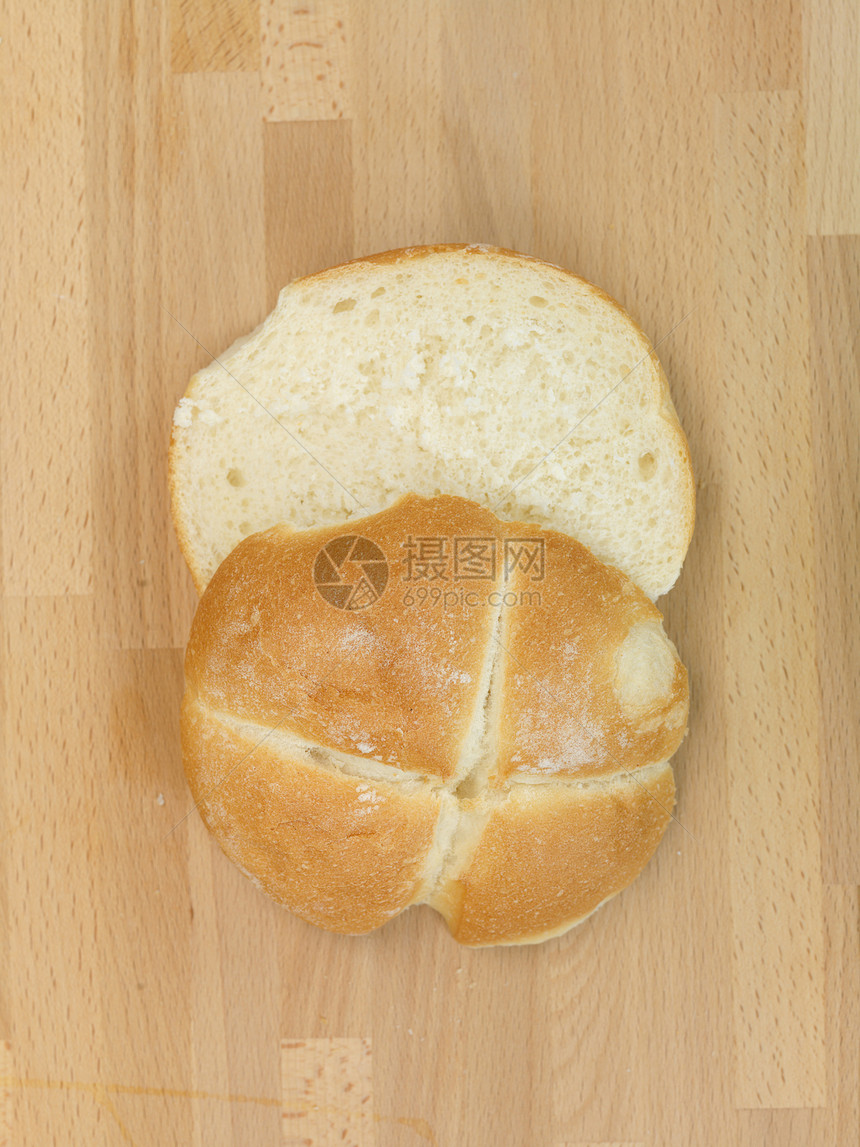 新鲜面包卷白色长椅谷物木头美食早餐食物面粉厨房镜头图片