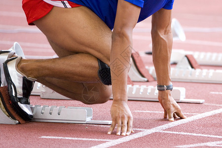运动员热向上青少年竞赛参与者男人力量活力竞技赛跑者竞争跑步背景图片