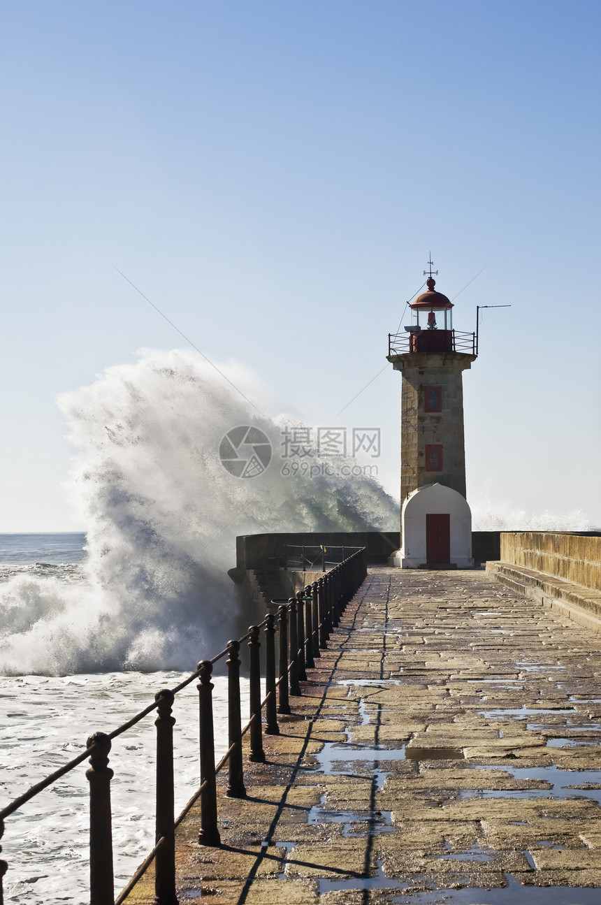 断波波安全白色顶峰码头红色天空海浪石头波峰护栏图片