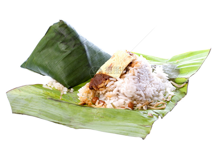 Banana Leaf的椰子米香蕉牛奶马来语早餐传统树叶美味鳀鱼香料叶子图片
