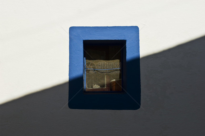 小窗口边界粉饰窗户建筑学古董建筑阴影白色蓝色对角线图片