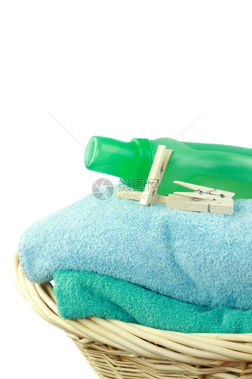 新鲜洗衣洗衣店衣服洗钱家政照片液体衣夹蓝色洗衣皂柳条图片