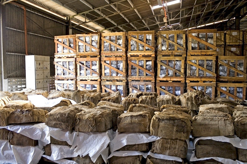 仓库中的橡胶贝类制造业店铺工厂板条箱库存大包商业股票生产存货图片