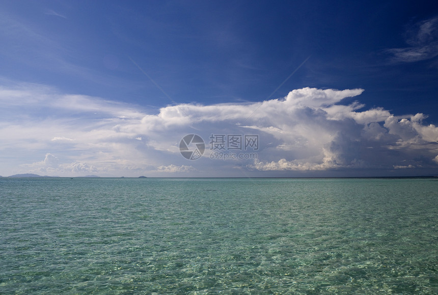 开放海和云天空天堂热带多云波浪地平线蓝色假期风景海景图片