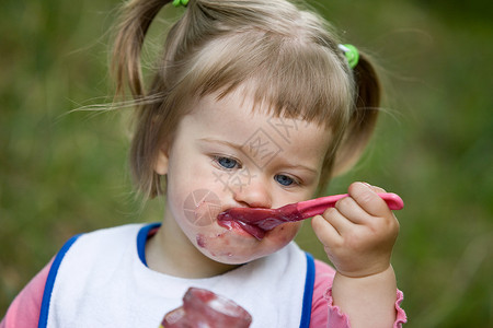 婴儿饮食女孩勺子食物孩子背景图片