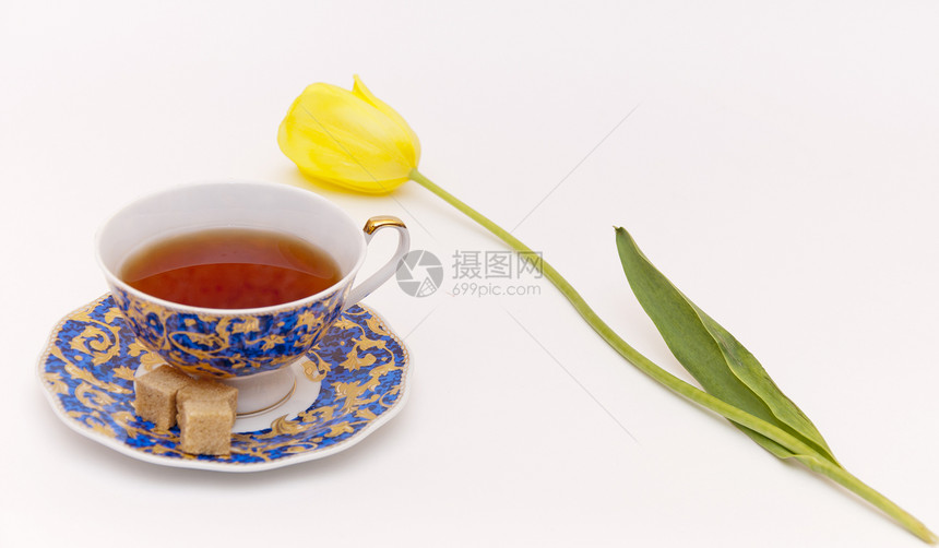 茶杯和春花图片