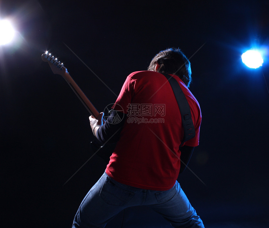 吉他播放器在舞台上吉他夜店娱乐流行音乐乐器吉他手音乐男性男人岩石图片
