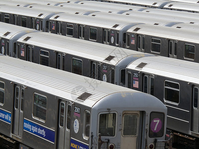 纽约地铁地铁金属火车车皮运输民众过境背景