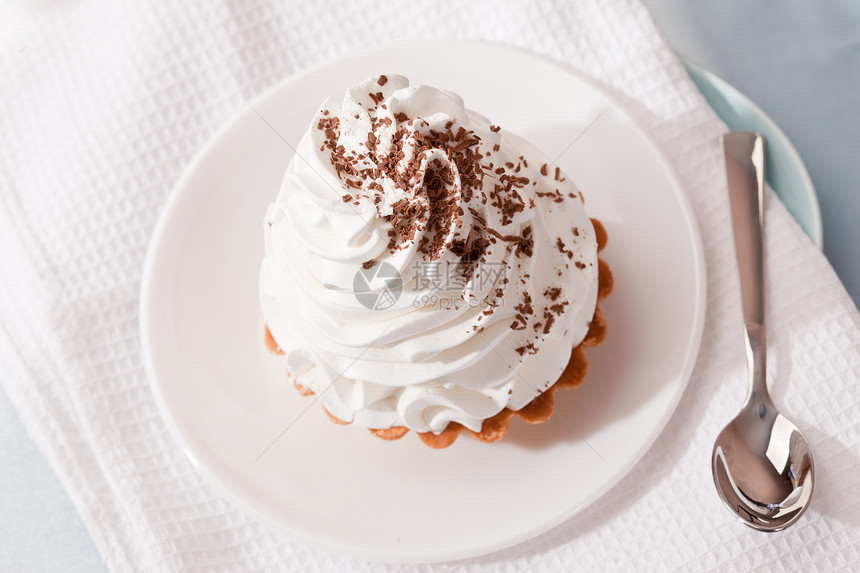 蛋糕食物奶油巧克力甜点白色勺子图片