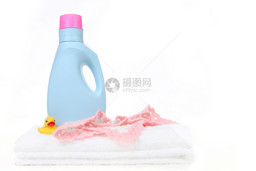 带有瓶洗涤剂的婴儿女孩洗衣用品图片