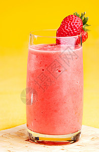 草莓奶昔草莓平滑剂奶昔茶点甜点宏观酸奶果味果汁饮食浆果冰霜背景