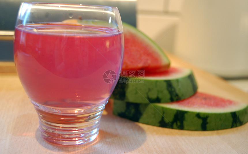 西瓜和果汁饮料水果食物图片