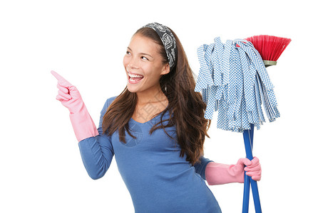 清洁女工用白色背景指着白脸扫帚高清图片素材