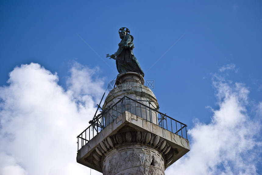 特拉亚诺的科隆纳天空论坛帝国纪念碑建筑学柱子广场城市雕像废墟图片