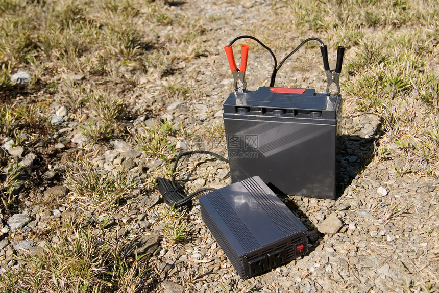 在户外的电池力量工作公用事业技术收费电压金属适配器充值工具图片