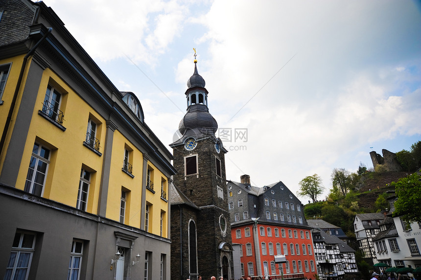 德国 Monschau红色教会建筑学游客房子窗户天空建筑村庄石头图片