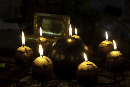 蜡烛火焰圆圈金子背景图片