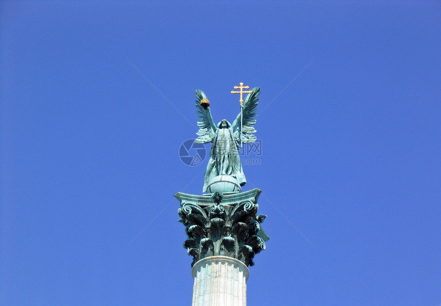 英雄广场的千名纪念碑柱子大街酋长世界遗产雕像马术图片