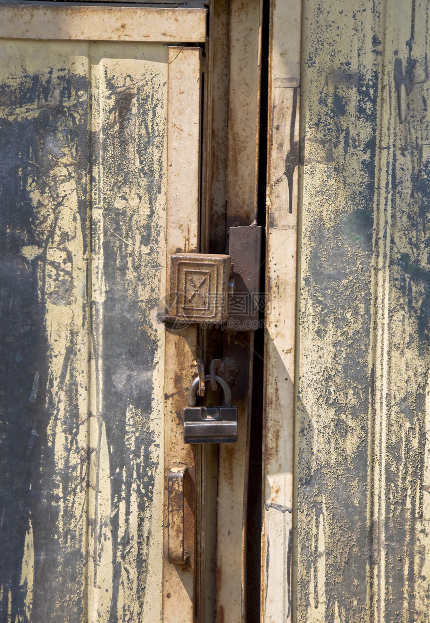 旧门有螺栓照片金属狭缝出口日光建筑学剥皮入口图片