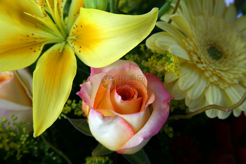 鲜花安排玫瑰装饰品花朵香味怀旧时代商业婚礼百合乡愁图片