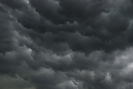 暴风雨前的天空多云黑色天气风暴高清图片