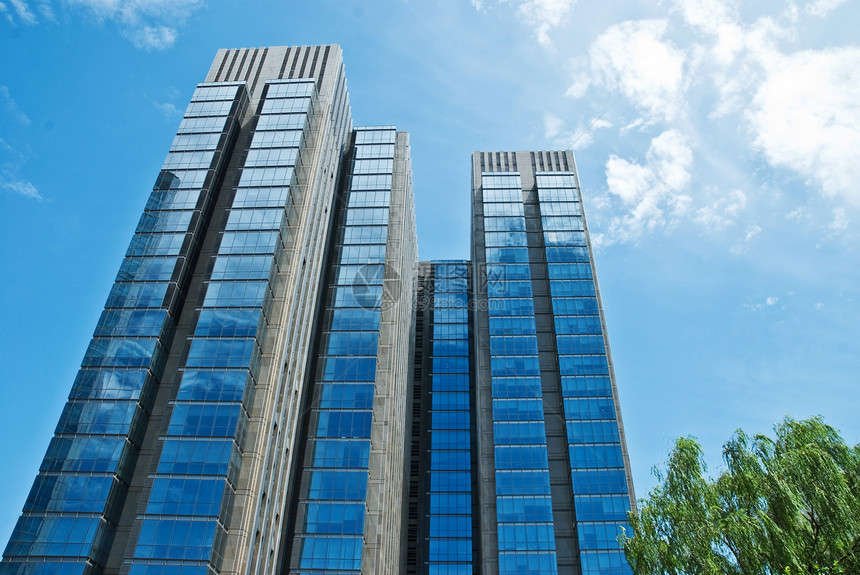 商业建筑蓝天建筑物路灯市中心城市现代化建筑学玻璃钢白云玻璃墙图片