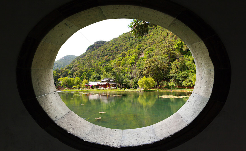 中国利江的风景公园旅游传统溪流场地公园街道人行道游客观光风景图片