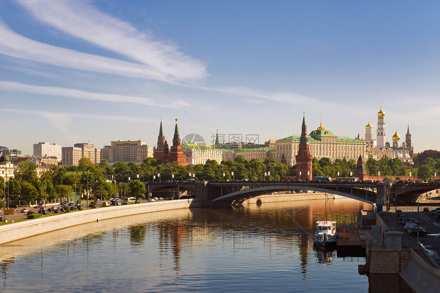 俄罗斯莫斯科克里姆林宫圆顶历史码头宗教首都纪念碑蓝色运输城市反射图片