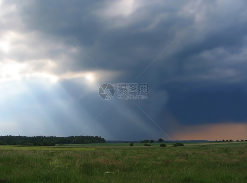 风暴前线阳光风景多云草地平流层天堂环境牧场天空天气图片