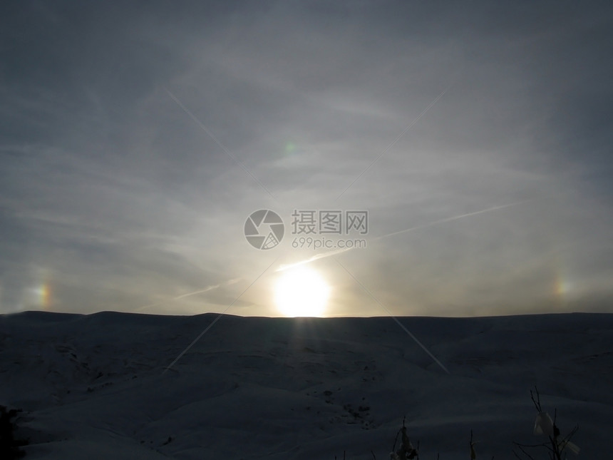 高台楼解脱一条路线太阳草甸天空植物群山丘山脉风景背景图片