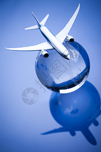 蓝色背景的地球航空班机行星飞机国际圆圈圆形外国旅行天空全球技术背景图片